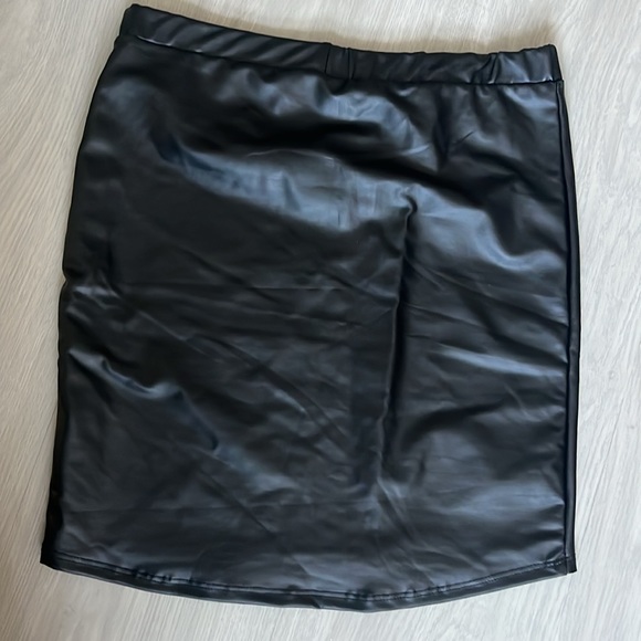 Sorella tight mini skirt - Picture 2 of 3